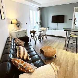 https://stunning-penthouse-city-centre-skyline-balcony-at-grand.es-andalucia.com
